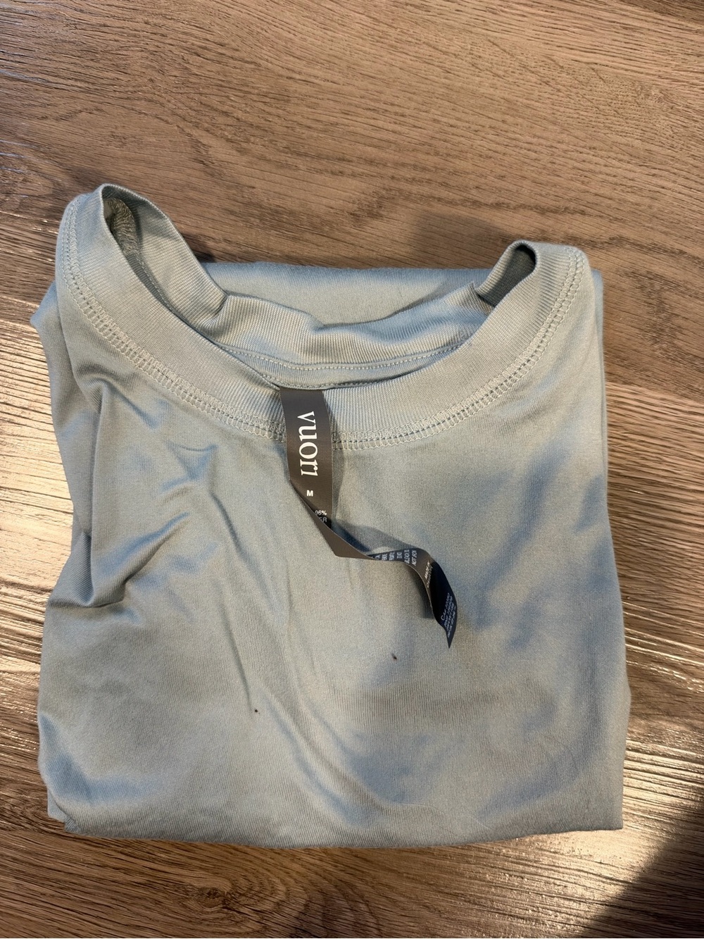 Vuori Women’s Crew Neck Top in Light grey